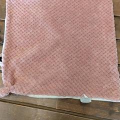 Mantita Rose et recto blanc, ha sido reportado por IKEA Rennes - Pacé con iLost