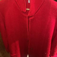 Suéter red, ha sido reportado por Club Nyx/Exit Café con iLost