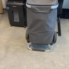 Kerekes bőrönd, amint azt RRReis Veluwe Zuid - Apeldoorn az iLost segítségével jelentette.