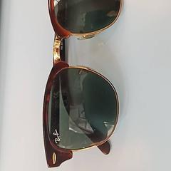 Des lunettes de soleil Ray ban, a été signalé par UMC Utrecht utilisant iLost