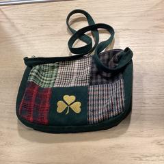 Borsa, come riportato da Poppodium 013 utilizzando iLost