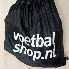 かばん がiLostで Qbuzz GD Groningen Peizerweg によって報告されました