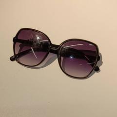 Sonnenbrille Paarse glazen, gemeldet von IKEA Groningen über iLost