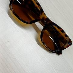 Óculos de sol, como reportado por IKEA Bayonne Ametzondo utilizando o iLost