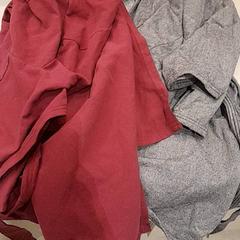 Badekåpe Paars en grijs, som rapportert av Van der Valk Hotel Schiphol ved bruk av iLost