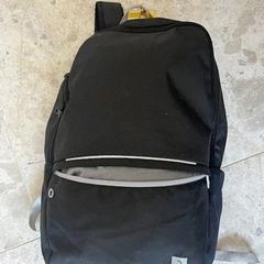 Ryggsäck Zwart met witte details, rapporterat av Regio West-Vlaanderen med iLost