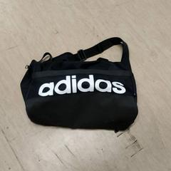 Borsa - sporttas, come riportato da Regio Antwerpen - Brussel utilizzando iLost