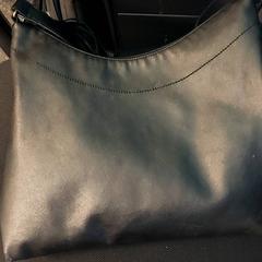 ハンドバッグ & クッション がiLostで Blauwnet Zwolle によって報告されました