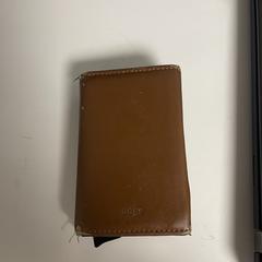 Camel  color wallet، كما تم الإبلاغ عنه عبر iLost