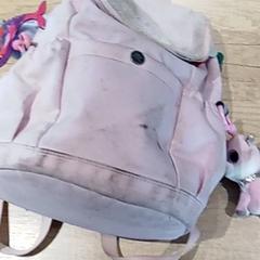 Táska Rugzak, amint azt Regio Antwerpen - Brussel az iLost segítségével jelentette.