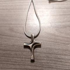 القلائد والقلادات، كما تم الإبلاغ عنه بواسطة Pathé Zwolle عبر iLost