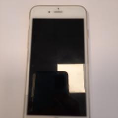 iPhone (golden), zoals gemeld door MEININGER Hotel Berlin Tiergarten met iLost