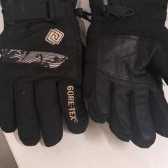 Gants, a été signalé par IKEA Ringsaker utilisant iLost