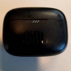 Oortjes case Zwart، كما تم الإبلاغ عنه بواسطة Connexxion Zeeuws-Vlaanderen عبر iLost