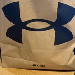 Purchase under armour bag, segundo informou Designer Outlet Roermond usando iLost