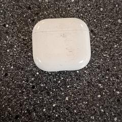 Fejhallgató tok, amint azt Connexxion Amstelveen az iLost segítségével jelentette.