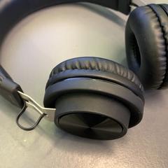 Auriculars, segons ha informat Eindhoven Airport mitjançant iLost