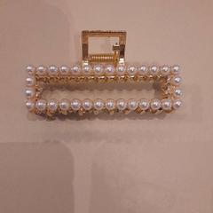 Spona do vlasů Goud met parels, jak nahlášeno Van der Valk Hotel Schiphol pomocí iLost