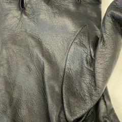 Guanti, come riportato da Het Amsterdamse Winterterras utilizzando iLost