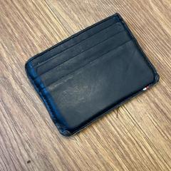 Porte-cartes Bais, a été signalé par Kingsland Amsterdam utilisant iLost