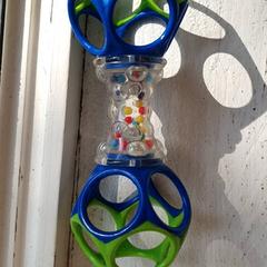 Giocattolo Rammelaar blauw met groen, come riportato da DierenPark Amersfoort utilizzando iLost