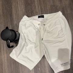 Šortky & Konvice, jak nahlášeno Amsterdam ID Aparthotel pomocí iLost