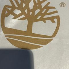 شراء الأخشاب، كما تم الإبلاغ عنه بواسطة Designer Outlet Roermond عبر iLost