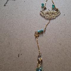 Ketting/Hanger met blauw/groene steen, iLost-i jakinarazi zaion moduan
