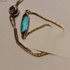 Karkötő Goud blauw steen, amint azt TivoliVredenburg az iLost segítségével jelentette.