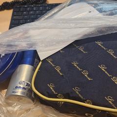 Kosmetyczka blauw met gele letters, zgłoszono przez Haven Hotel Rotterdam przy użyciu iLost