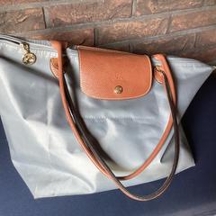 Longchamp tas، كما تم الإبلاغ عنه عبر iLost