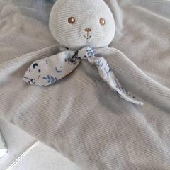 Plyšová facka Gris, jak nahlášeno IKEA Rouen Tourville-La-Rivière pomocí iLost