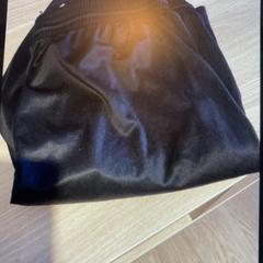 Shorts, a été signalé par ibis Styles Rotterdam Ahoy utilisant iLost