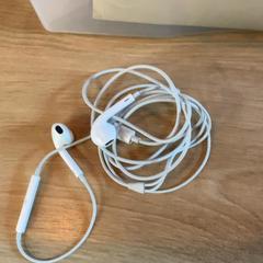 Auscultadores, como reportado por MEININGER Hotel Köln West utilizando o iLost