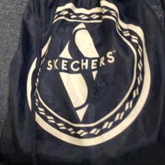 Táska Met opdruk, amint azt Haaglanden Medisch Centrum az iLost segítségével jelentette.