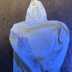 Witte trui, iLost를 사용하여 De Heeren van Aemstel에 보고됨