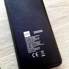 Power bank, como reportado por EBS Tramplein utilizando o iLost