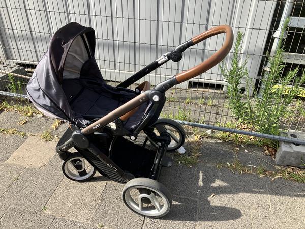 Zwarte kinderwagen