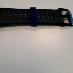 Smartklokke Svart ur, grönt armband, blå hälla., som rapportert av IKEA Jönköping ved bruk av iLost