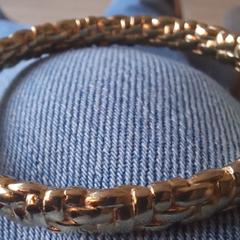 Goudkleurige armband an iLost gemeldet