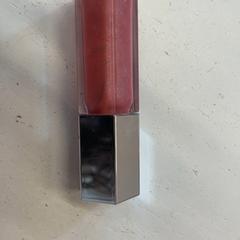 Lesk na rty, jak nahlášeno GVB pomocí iLost