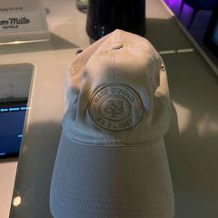 Sapka, amint azt Room Mate Bruno az iLost segítségével jelentette.