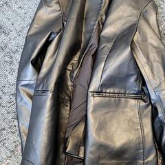 Casaco Zwart, como reportado por Connexxion Haarlem IJmond utilizando o iLost