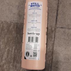 Botella, segundo informou Internationaal Theater Amsterdam usando iLost