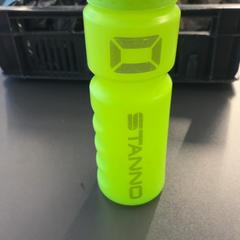 Vizesüveg Neon Groen, amint azt Pathé Amsterdam Noord az iLost segítségével jelentette.