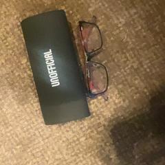 Puzdro na okuliare s okuliarmi, ako bolo nahlásené Van der Valk Hotel Apeldoorn - De Cantharel pomocou iLost