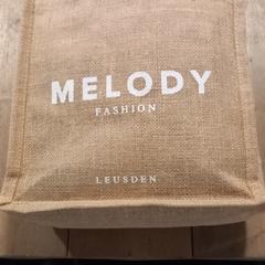 Shopper met diverse kleding Beige, katoen, zoals gemeld door Pouw Vervoer met iLost
