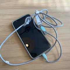 Mobiltelefon iPhone Apple, gemeldet von Best Kept Secret 2025 über iLost