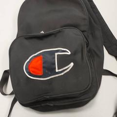 Mochila, como reportado por Regio West-Vlaanderen utilizando o iLost