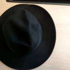 Kleding - Hoed, amint azt Centraal magazijn az iLost segítségével jelentette.